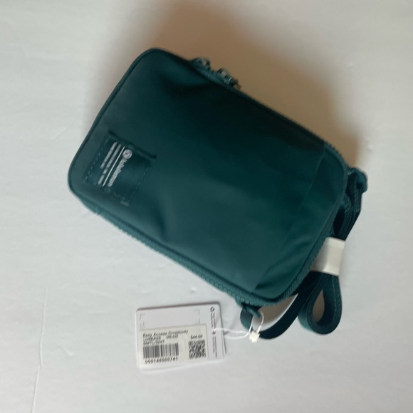 Lululemon Easy Access Crossbody Bag 1.5L NWT Teal - Picture 2 of 4